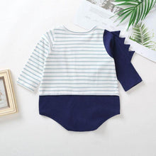 Carregar imagem no visualizador da galeria, Body Listrado Dinossauro - Tamanhos de 3 a 18 meses