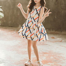 Carregar imagem no visualizador da galeria, Vestido Fashion Estampa Geométrica - Tamanhos de 3 a 11 anos