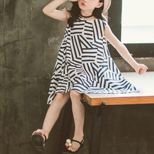 Carregar imagem no visualizador da galeria, Vestido Listrado Irregular - Tamanhos de 3 a 11 anos