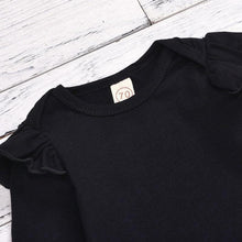 Carregar imagem no visualizador da galeria, Conjunto Body com Saia e Suspensório - Tamanhos de 0 a 2 anos