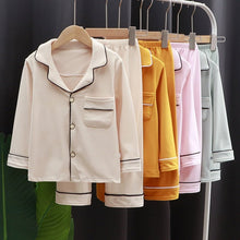 Carregar imagem no visualizador da galeria, Pijama Longo Infantil Flanela Abotoado | Estilo Americano #Unissex | Tam 2-10 anos