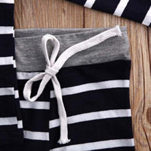 Carregar imagem no visualizador da galeria, Conjunto Listradinho com Touca - Tamanhos de 0 a 24 meses
