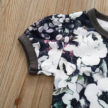 Carregar imagem no visualizador da galeria, Conjuntinho Body Manga Curta Floral - Tamanhos de 0 a 24 meses
