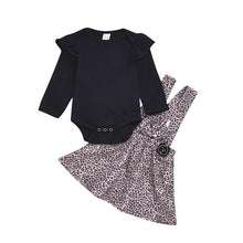 Carregar imagem no visualizador da galeria, Conjunto Body com Saia e Suspensório - Tamanhos de 0 a 2 anos
