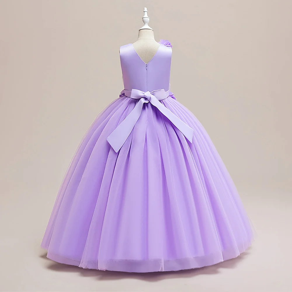 Party Dresses in Lace with Bows and Petals