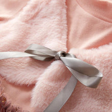 Carregar imagem no visualizador da galeria, Vestido Cute com Colete Pelúcia Fixo - Tamanhos de 2 a 8 anos
