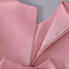 Carregar imagem no visualizador da galeria, Vestido Lantejoula na Barra e Laço Grande Infantil
