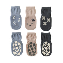 Carregar imagem no visualizador da galeria, 3 Pares de Meia Cartoon Antiderrapante
