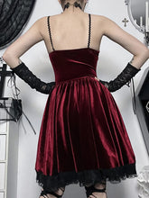 Carregar imagem no visualizador da galeria, Vestido Gótico Feminino de Veludo com Renda
