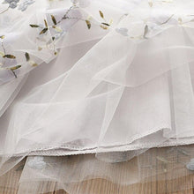 Carregar imagem no visualizador da galeria, Vestido Princesa Floral Bordado - Tamanhos de 1 a 6 anos
