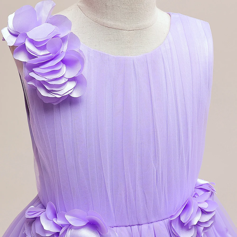 Party Dresses in Lace with Bows and Petals