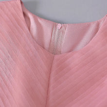 Carregar imagem no visualizador da galeria, Vestido Lantejoula na Barra e Laço Grande Infantil
