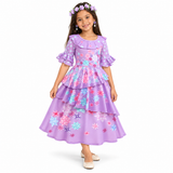 Imagem gerada por IA de criança usando Isabela Madrigal Costume – Charm em fundo branco.